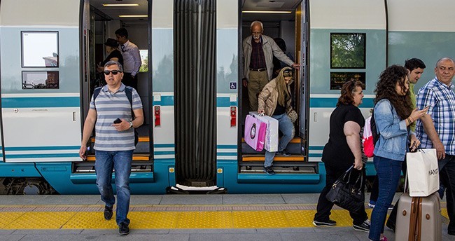 cok-yuksek-hizli-tren-setlerinin-ilki-seferine-basladi-3
