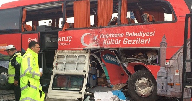 konyada-trafik-kazasi-1i-agir-3-yarali-2