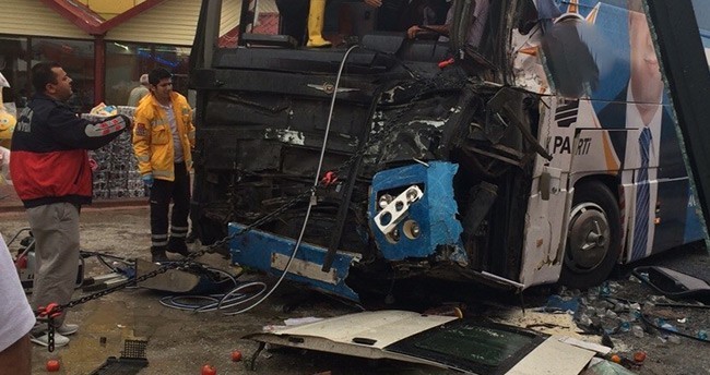 konyada-trafik-kazasi-1i-agir-3-yarali-5