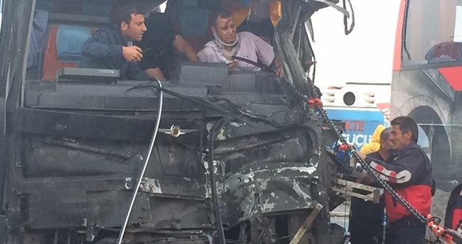 konyada-trafik-kazasi-1i-agir-3-yarali-8