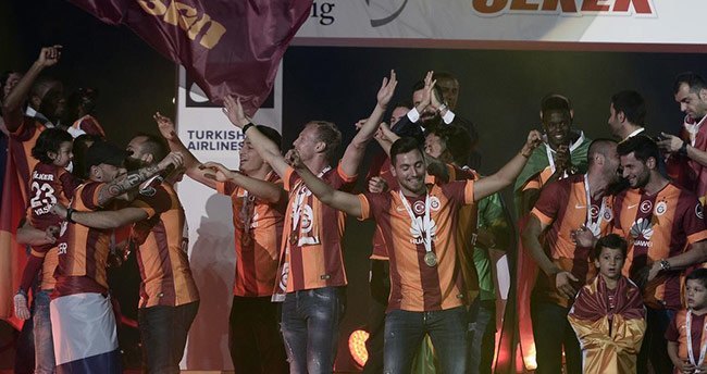 arenayi-yiktilar-galatasaray-kupasina-kavustu-foto-galeri-3