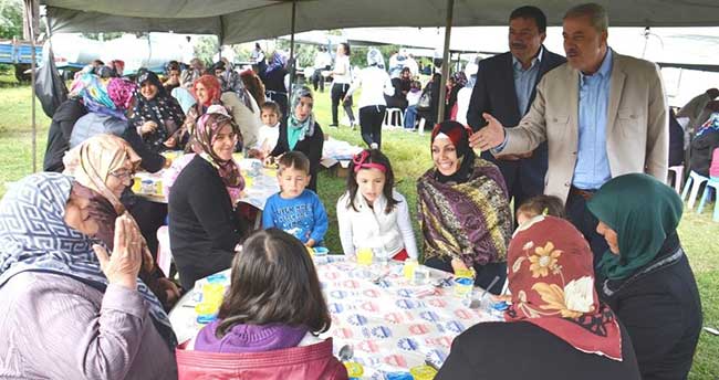 baskan-arat-ve-milletvekili-adaylari-senliklere-katildi-3