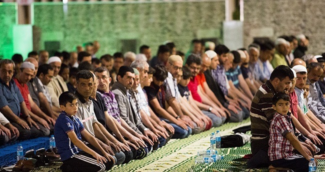konyada-ilk-teravih-namazi-kilindi-11