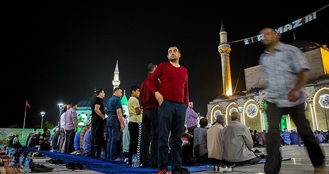 konyada-ilk-teravih-namazi-kilindi-10