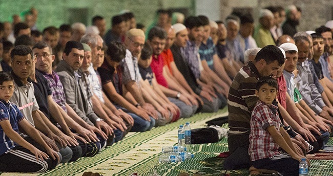 konyada-ilk-teravih-namazi-kilindi-9