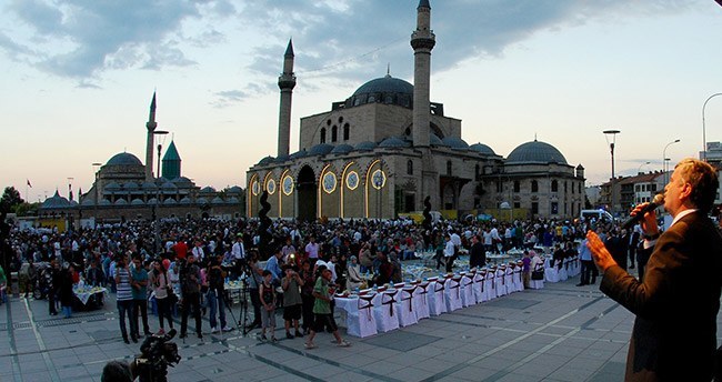 konyada-10-bin-yetim-ve-ailesi-kardeslik-iftarinda-bulustu-2