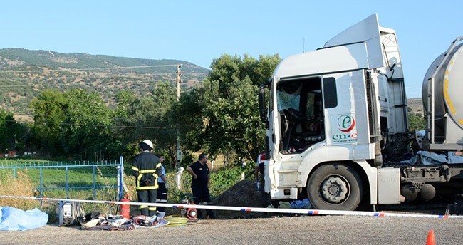 manisada-trafik-kazasi-15-olu-2