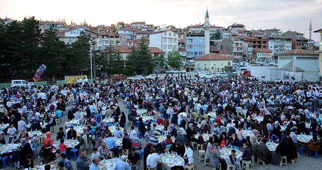 tahir-akyurek-musluman-kardeslerimize-dua-edelim-2