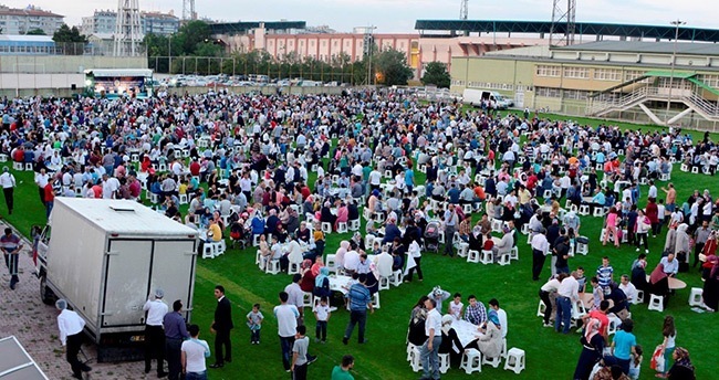 meram-ailesi-iftarda-bulustu-2