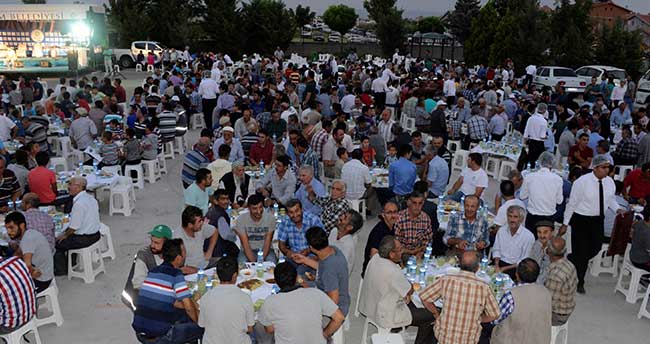 meramda-ali-ulvi-kurucu-mahallesinde-iftar-1
