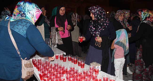 716-yillik-tarihi-esrefoglu-camisinde-kadir-gecesi-coskusu-1