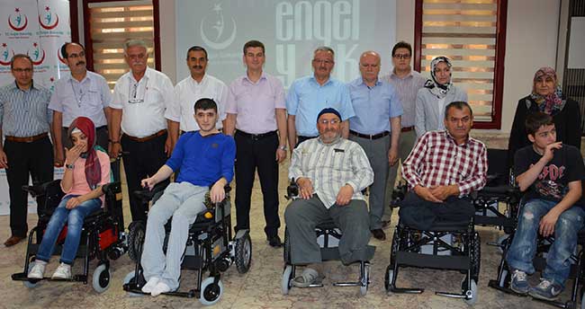 engelli-vatandaslara-akulu-araclari-torenle-verildi-1