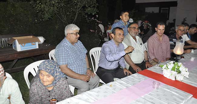 kaymakam-sonel-sehit-aileleri-ve-gazilere-evinde-iftar-verdi-1