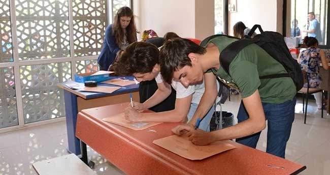 selcuka-20-bin-215-yeni-ogrenci-katiliyor-1