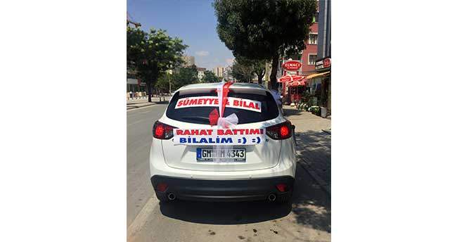 gelin-arabalarinin-sira-disi-yazilari-gulumsetiyor-2
