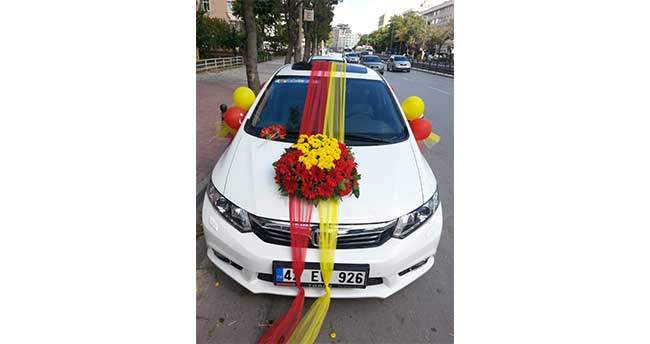 gelin-arabalarinin-sira-disi-yazilari-gulumsetiyor
