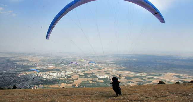 xc-open-yamac-parasutu-sampiyonasi-aksehirde-basladi-1