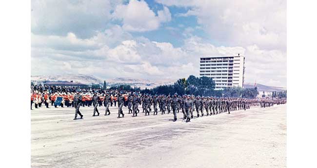 eski-zafer-bayrami-torenlerinden-fotograflar-10