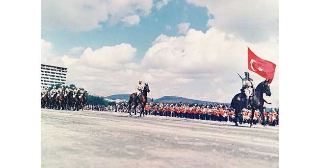 eski-zafer-bayrami-torenlerinden-fotograflar-12