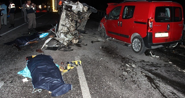 kutahyada-zincirleme-trafik-kazasi-2-olu-8-yarali-2