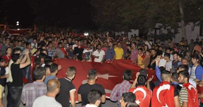 konyada-vatandaslar-hdp-il-baskanligina-yurudu-2