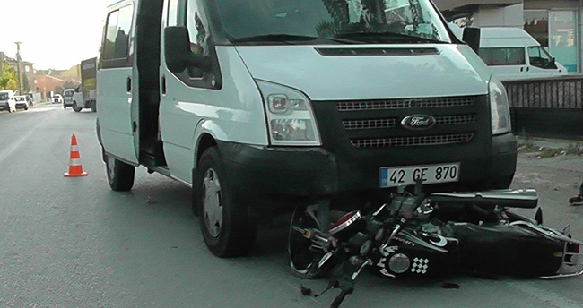 kuluda-minibusle-motosiklet-carpisti-1-yarali-2
