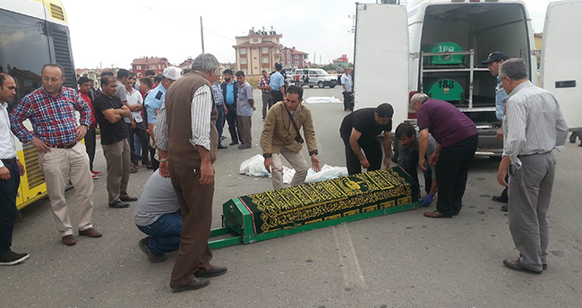 konyada-belediye-otobusu-motosiklete-carpti-2-olu