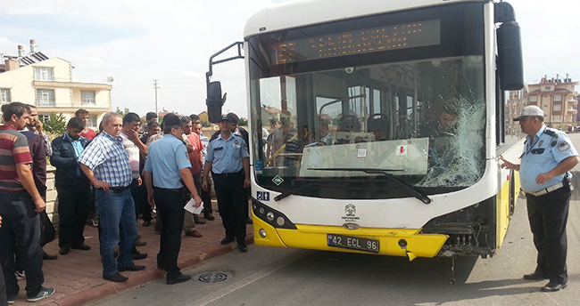 konyada-belediye-otobusu-motosiklete-carpti-2-olu-2