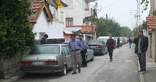 park-halindeki-araclarin-lastiklerini-kestiler-3