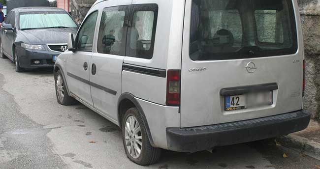 park-halindeki-araclarin-lastiklerini-kestiler-5