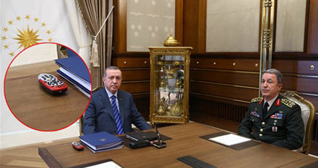 erdoganin-masasindaki-detaya-dikkat-2