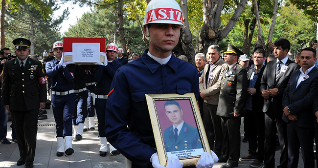 sehit-astsubay-onur-sonmez-kayseride-topraga-verildi-2