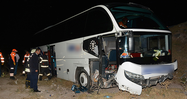 aksarayda-otobus-sarampole-yuvarlandi-19-yarali-5