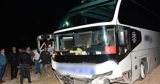 aksarayda-otobus-sarampole-yuvarlandi-19-yarali-4