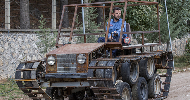 konyada-bir-isci-tank-gorunumlu-paletli-arac-yapti-13