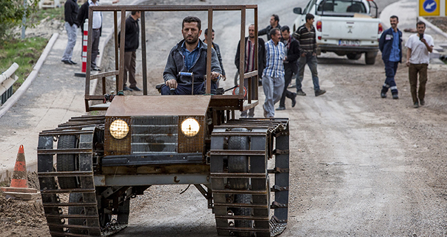 konyada-bir-isci-tank-gorunumlu-paletli-arac-yapti-5