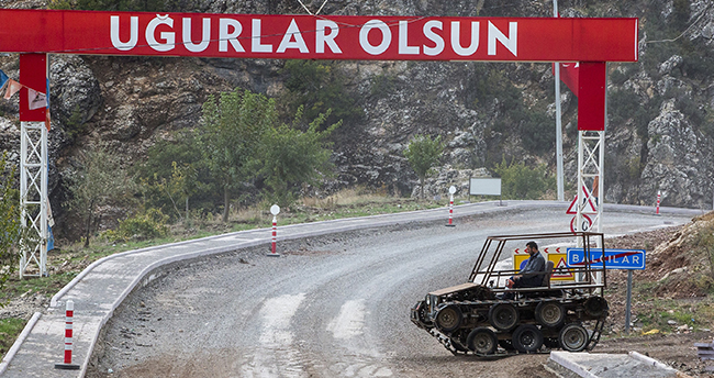 konyada-bir-isci-tank-gorunumlu-paletli-arac-yapti-4