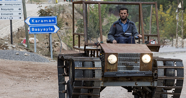 konyada-bir-isci-tank-gorunumlu-paletli-arac-yapti-3