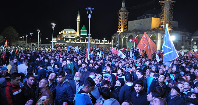 konyada-secim-sonuclari-cosku-ile-kutlandi-10