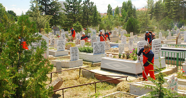konyanin-31-ilcesinde-bakimsiz-mezarlik-kalmadi-2