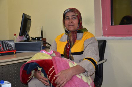konyada-iki-gunluk-bebegi-terk-ettiler-3