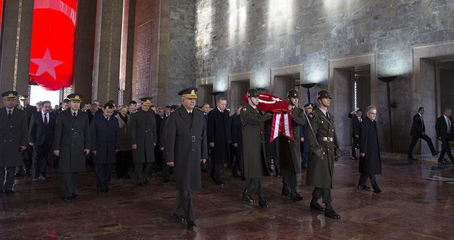 vatandaslar-anitkabire-akin-etti-foto-galeri-2