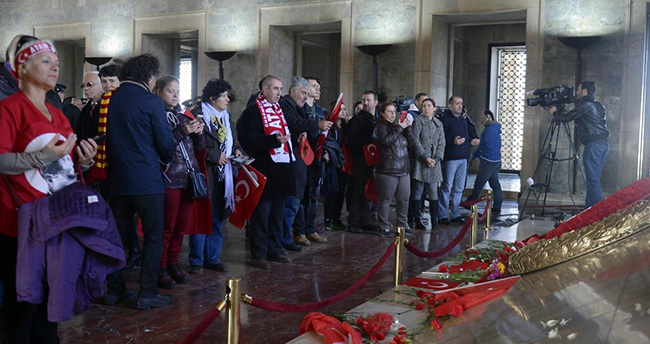vatandaslar-anitkabire-akin-etti-foto-galeri-38