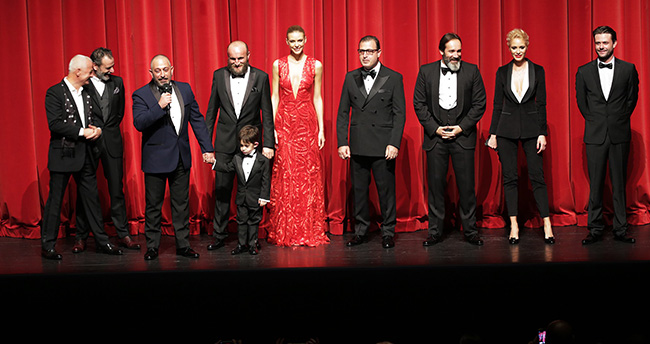 ali-baba-ve-7-cuceler-filminin-galasina-kucuk-cem-yilmaz-damgasini-vurdu-5