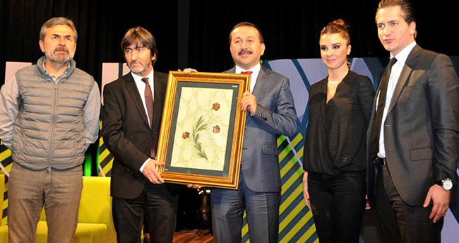 adil-oyun-selcuk-universitesinde-ogrencilerle-bulustu-2