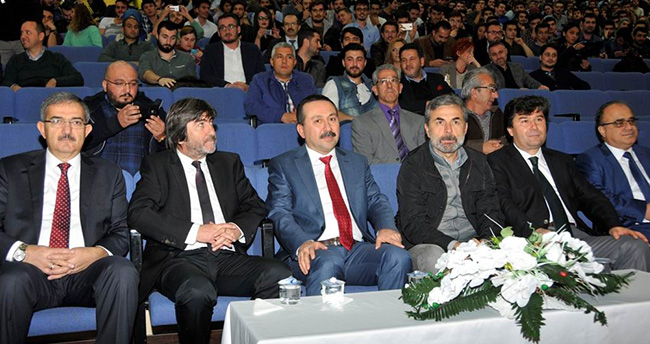adil-oyun-selcuk-universitesinde-ogrencilerle-bulustu-4