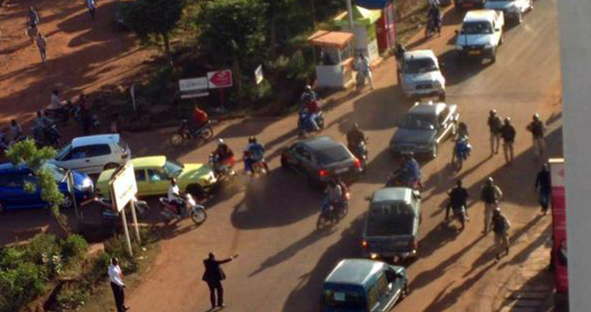 6-thy-calisani-malide-bir-otelde-rehin-alindi-4