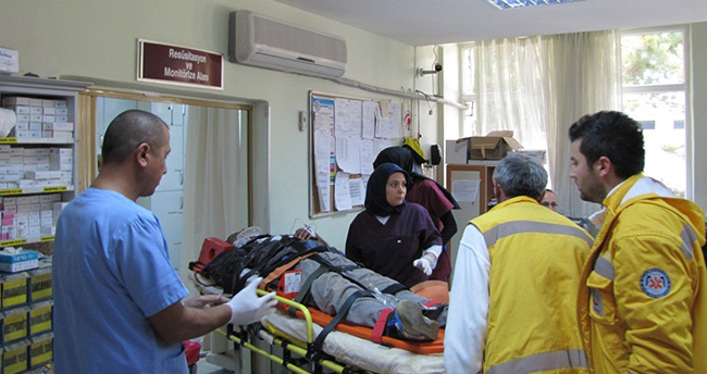 konyada-diyaliz-hastalarini-tasiyan-minibus-devrildi-12-yarali-4