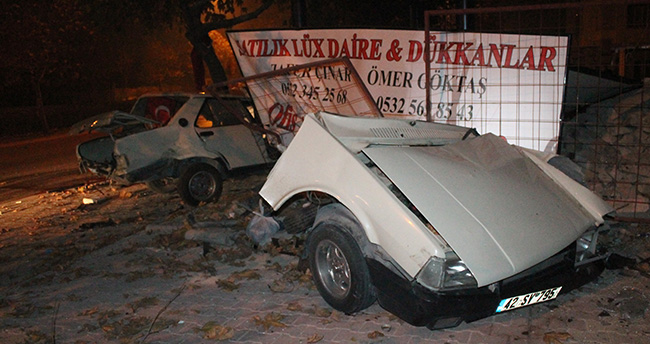 konyada-agaca-carpan-otomobil-ikiye-ayrildi-3