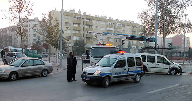 konyada-trafik-kazasi-13-yarali-1